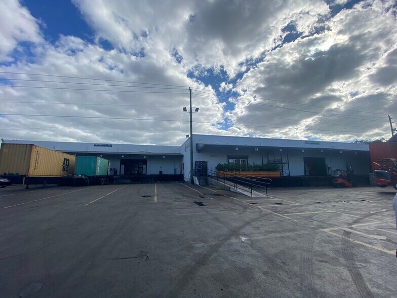 More Photos Of 2792 NW 24th St, Miami Warehouse For Lease