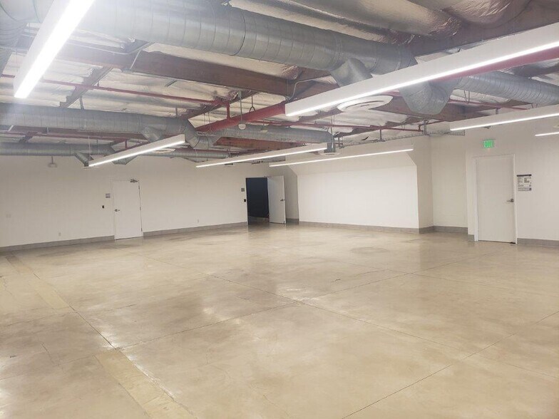 More Photos Of 1020 Chestnut St, Burbank Light Distribution For Lease