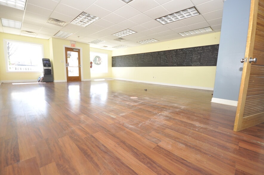 More Photos Of 20 Center Ave, Atlantic Highlands Office Residential For Lease