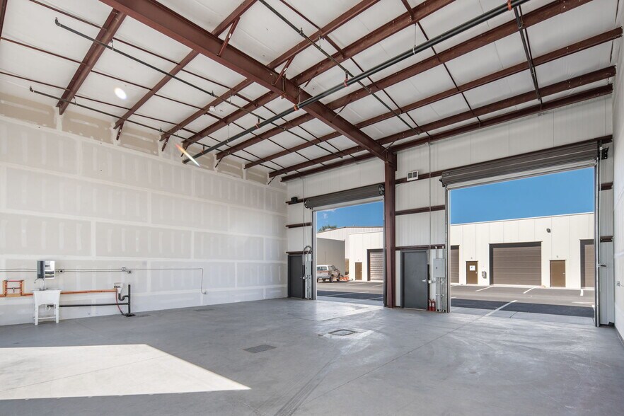 More Photos Of 2700 N Lake Valley Rd, Prescott Valley Light Manufacturing For Sale