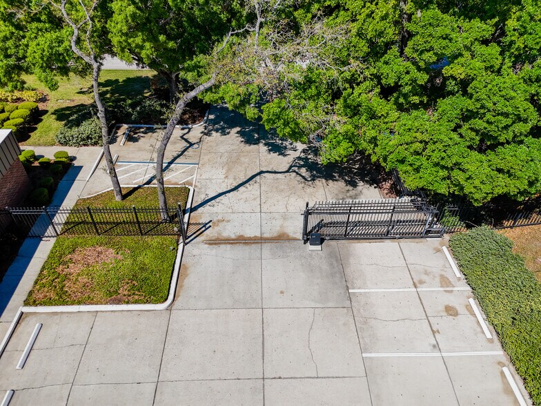 More Photos Of 5421 N 59th St, Tampa Office For Sale