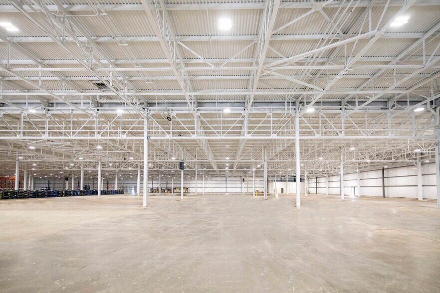 More Photos Of 5401 Baumhart Rd, Lorain Unknown For Lease