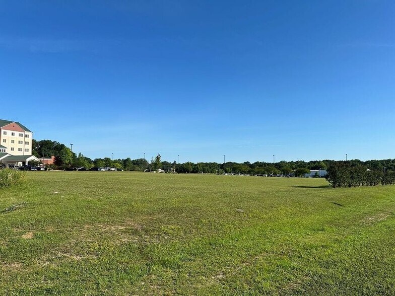 More Photos Of W Side Hwy 12 E, Starkville Freestanding For Lease