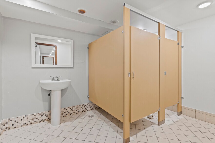 More Photos Of 108 N Depot Dr, Fort Pierce Office Residential For Lease