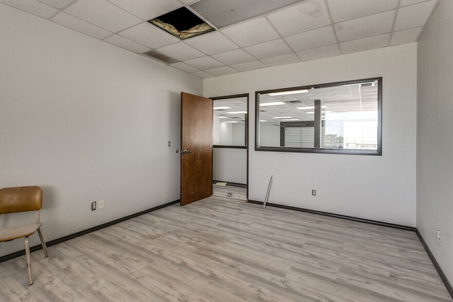 More Photos Of 3500 NW 39th St, Oklahoma City Office For Sale