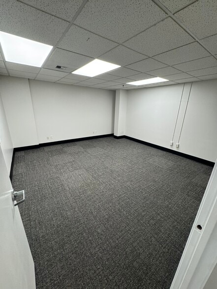 More Photos Of 3077 20th St E, Fife Warehouse For Lease