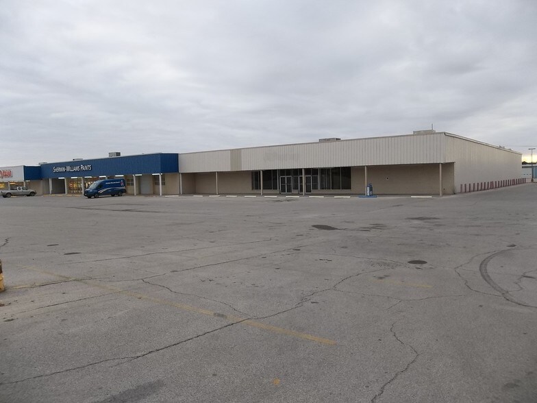 More Photos Of 1403-1515 S Santa Fe Ave, Chanute Unknown For Lease