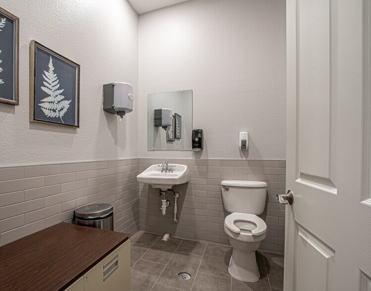 More Photos Of 2250 Pool Rd, Grapevine Office Residential For Sale