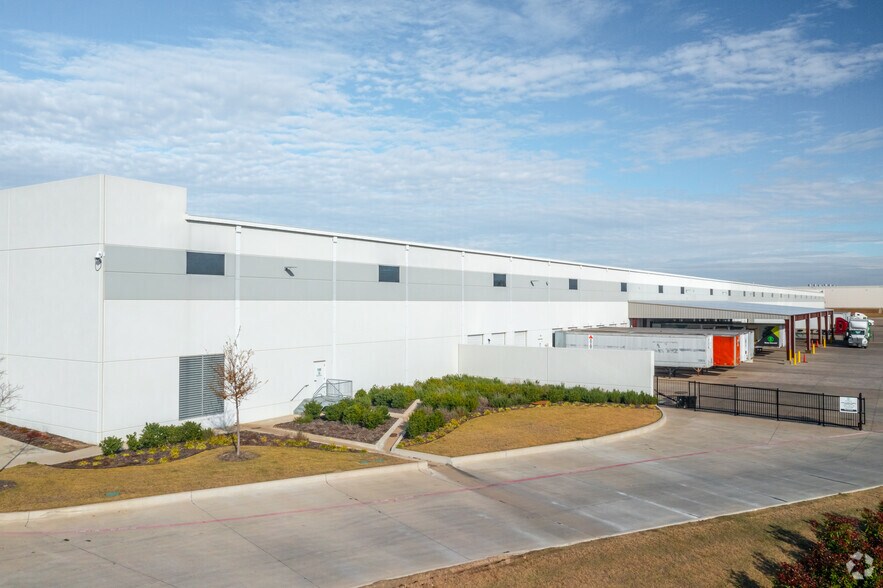 More Photos Of 3130 N Longhorn Dr, Lancaster Distribution For Lease