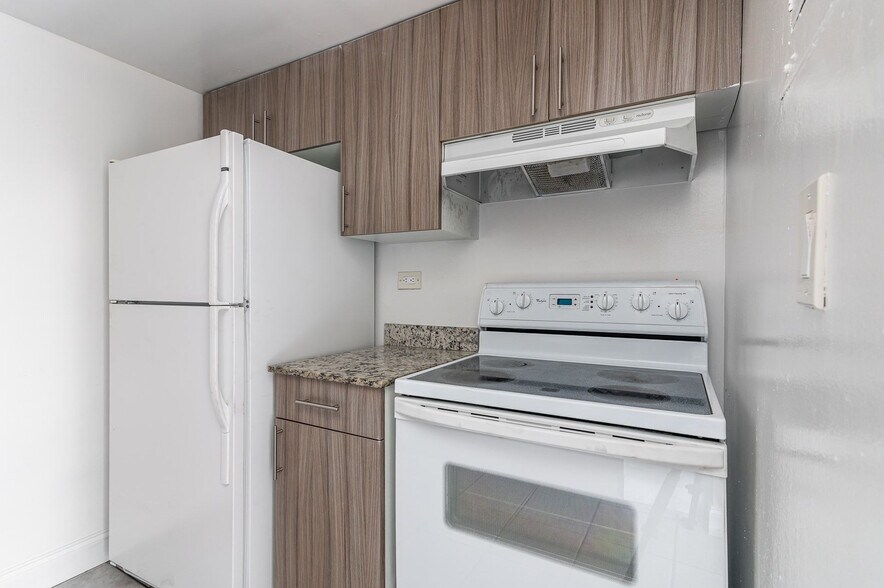 More Photos Of 999 W Prospect Rd, Oakland Park Apartments For Sale