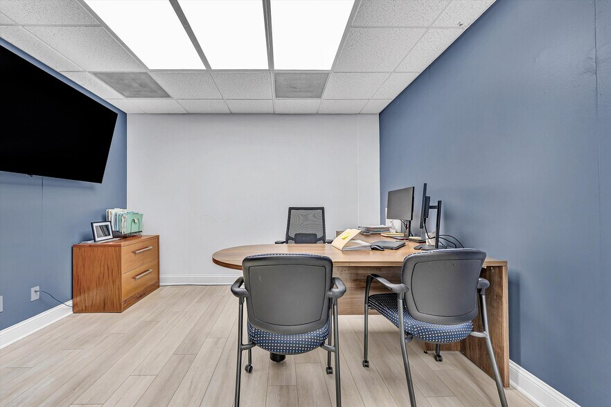 More Photos Of 3922 Electric Rd, Roanoke Office For Lease