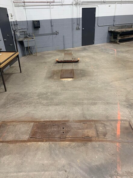More Photos Of 690 State Fair Blvd, Syracuse Warehouse For Lease