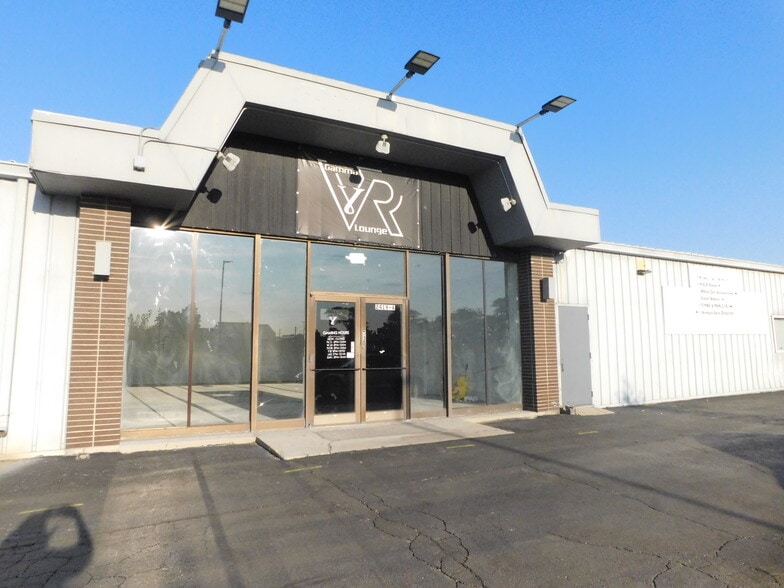 More Photos Of 2413-2419 W Jefferson St, Joliet Freestanding For Lease