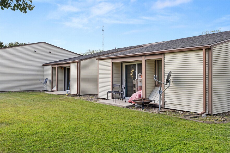 More Photos Of 111 Bannon Dr, Dwight Apartments For Sale