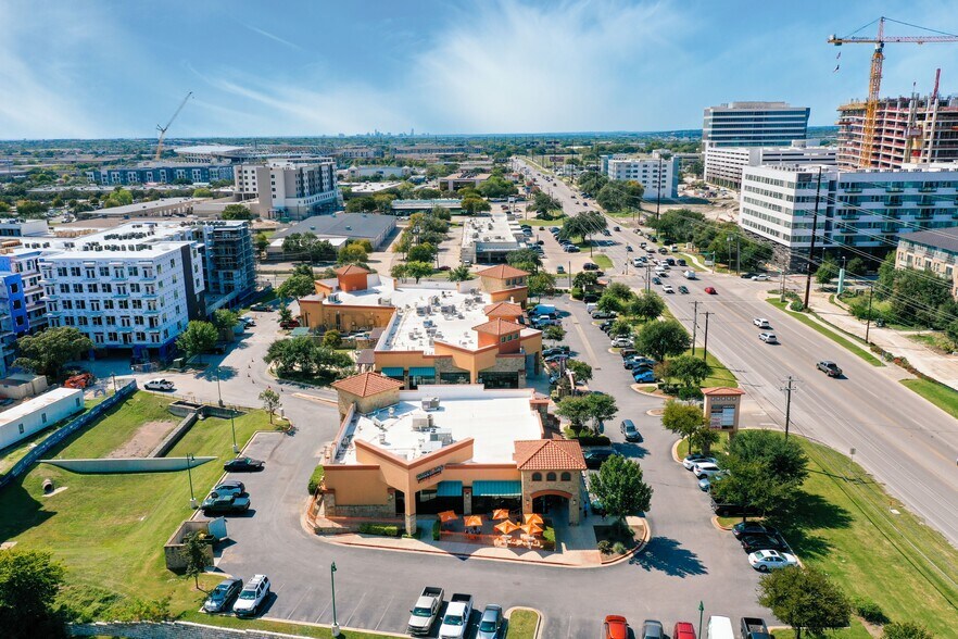 More Photos Of 11101 Burnet Rd, Austin Health Club For Lease