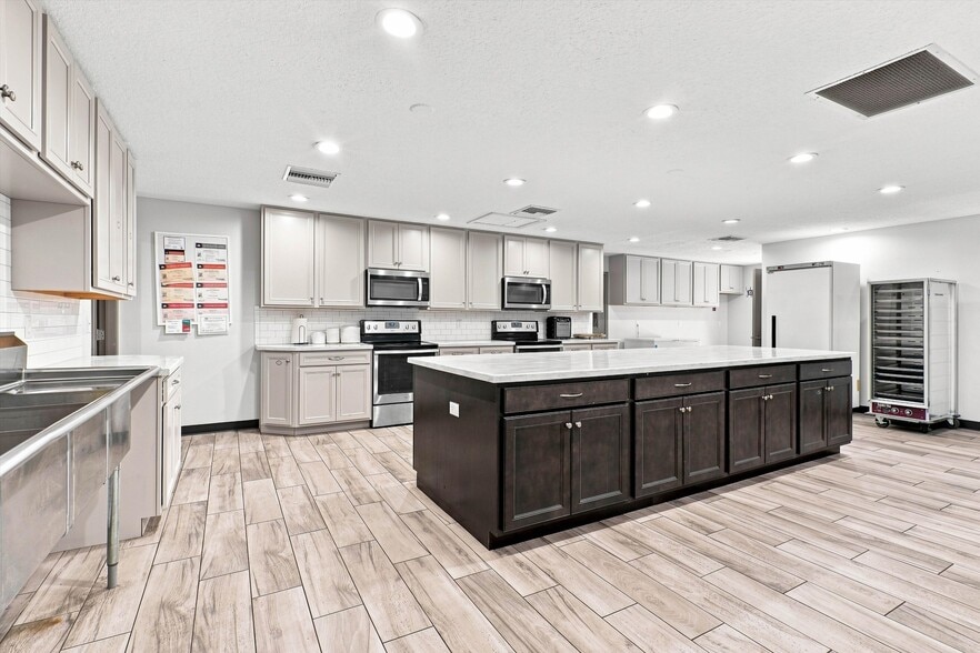 More Photos Of 7602 Kenya St, Jacksonville Specialty For Sale
