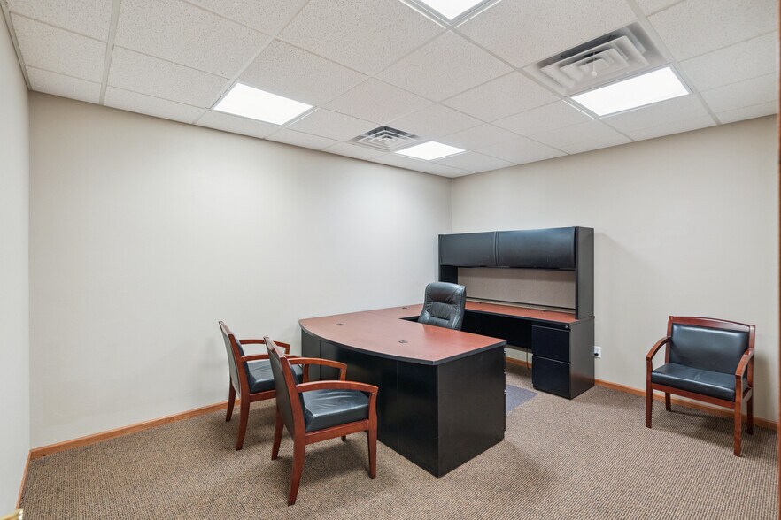 More Photos Of 101 E Linn St, Marshalltown Office For Sale
