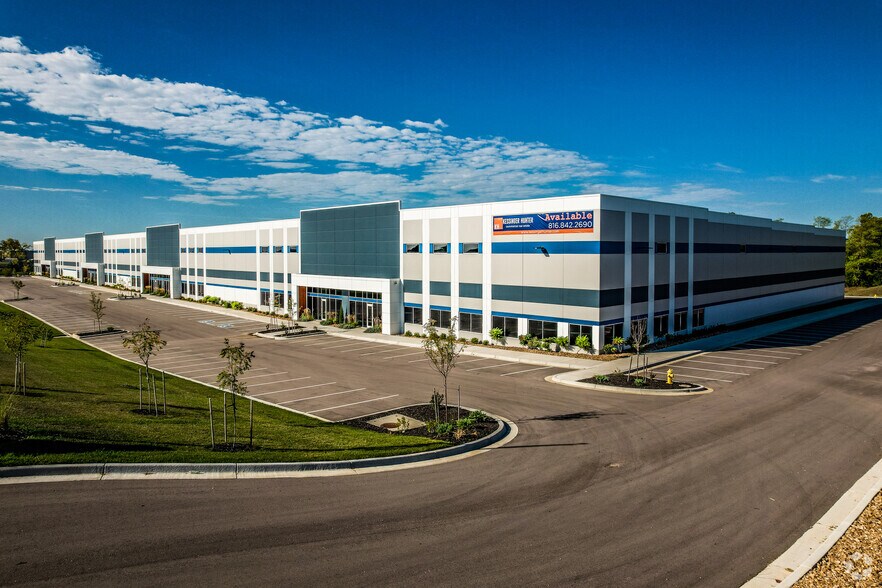 More Photos Of 3141 W Heartland Dr, Liberty Distribution For Lease