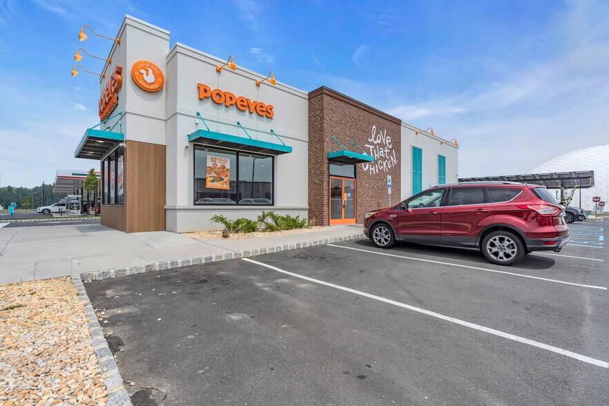 More Photos Of 515 Monmouth Rd, Jackson Sports And Entertainment For Lease