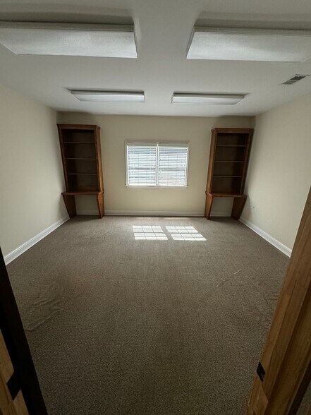 More Photos Of 1000 Loudermilk Dr, Marietta Unknown For Lease