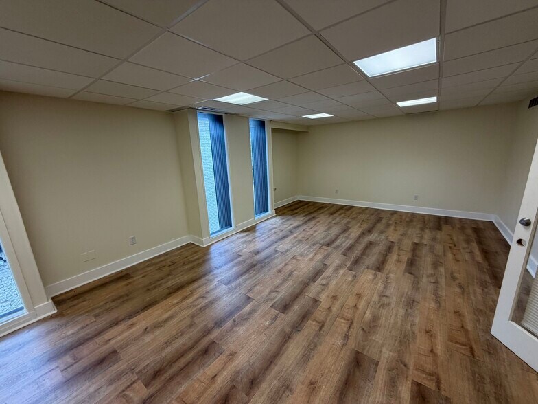 More Photos Of 17320 W 12 Mile Rd, Southfield Unknown For Lease