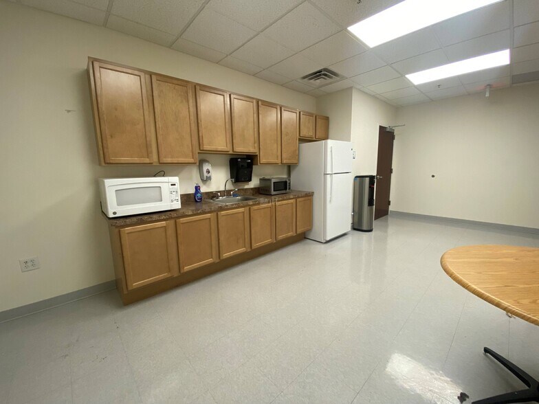 More Photos Of 590 Naamans Rd, Claymont Office For Lease