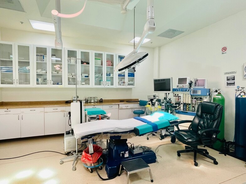 More Photos Of 8342 Garden Grove Blvd, Garden Grove Storefront Retail Office For Sale