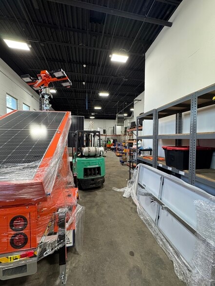 More Photos Of 980 Little East Neck Rd, West Babylon Showroom For Lease