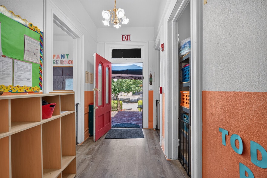 More Photos Of 530 N Cloverdale Blvd, Cloverdale Specialty For Sale