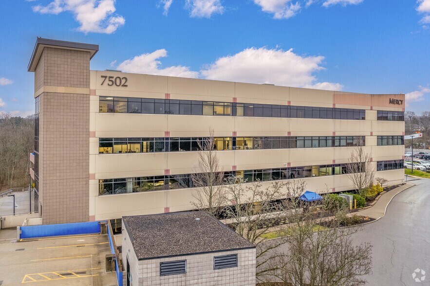 More Photos Of 7502 State Rd, Cincinnati Medical For Lease