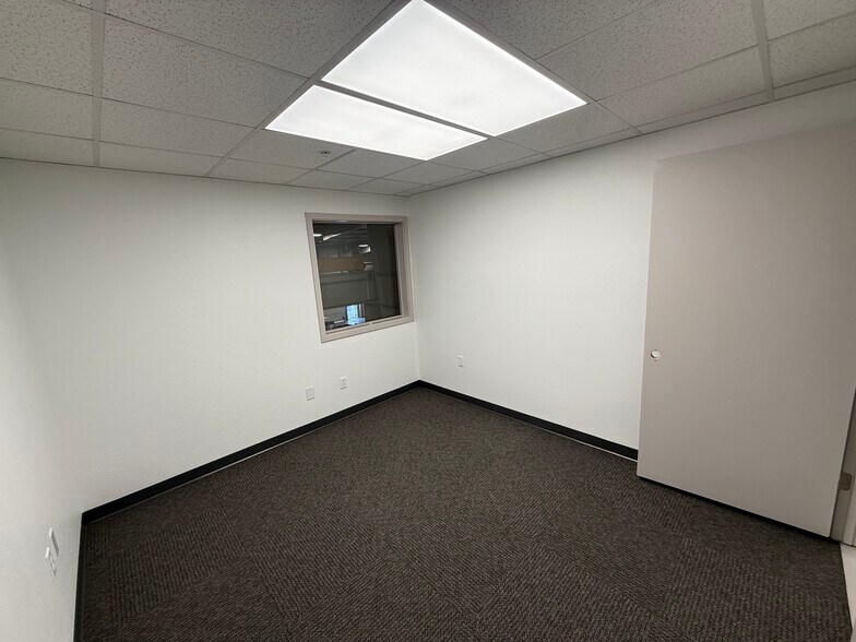 More Photos Of 2900 Sutherland Dr, Union Gap Manufacturing For Lease