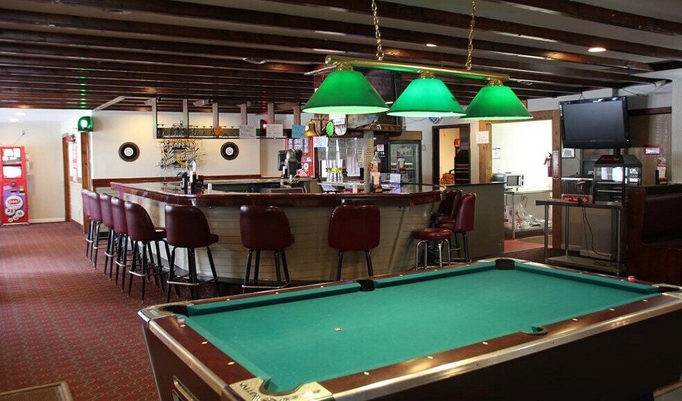 More Photos Of 10530 Corduroy Rd, Curtice Hotel For Sale