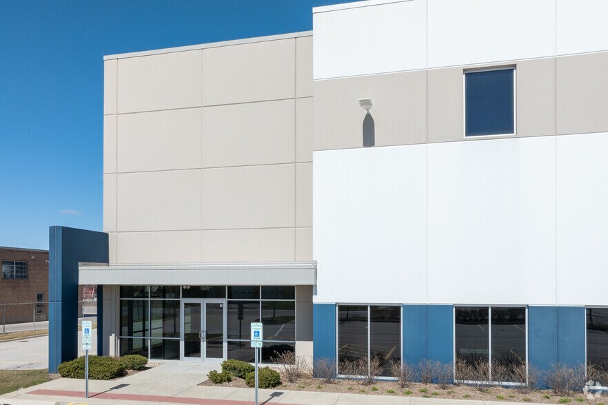 More Photos Of 9300 King St, Franklin Park Distribution For Lease