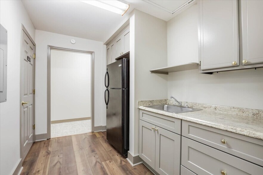 More Photos Of 1310 Thomasville Rd, Tallahassee Office For Sale