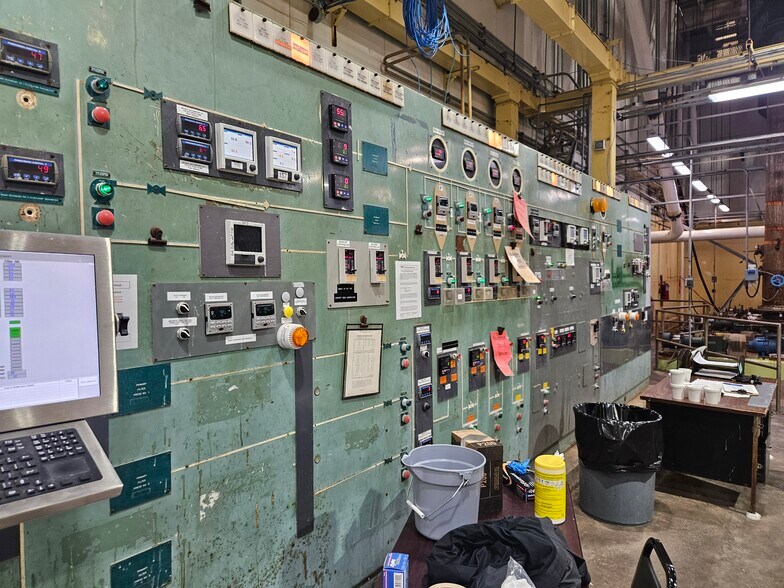 More Photos Of 2221 E State Highway 198, Osceola Distribution For Sale