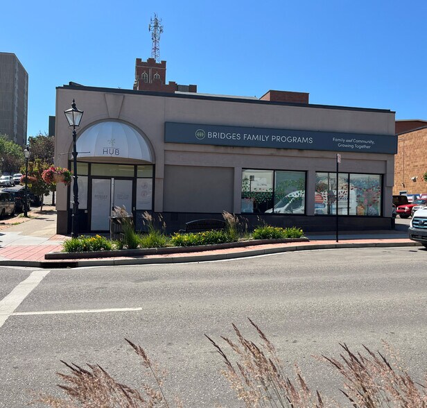 More Photos Of 477 3rd St SE, Medicine Hat Office For Sale