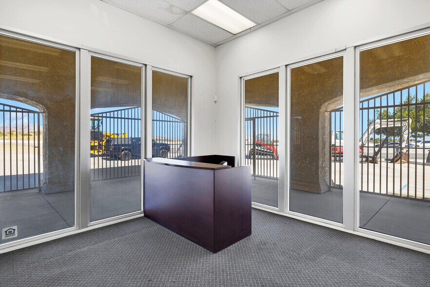 More Photos Of 2660 Pearblossom Hwy, Palmdale Office Residential For Sale