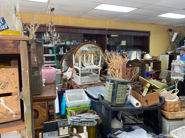 More Photos Of 357 W Austin St, Giddings General Retail For Sale