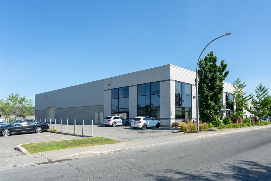 More Photos Of 9157 Rue du Champs-d'Eau, Montréal Showroom For Sale