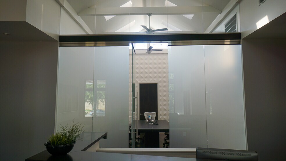 More Photos Of 106 Bagdad Ave W, Round Rock Office For Lease