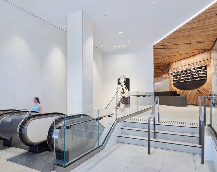 More Photos Of 60 Bloor St W, Toronto Office For Lease
