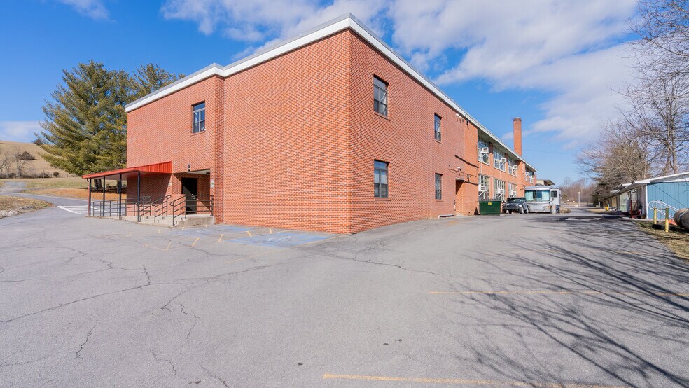 More Photos Of 81 Evick Dr, Franklin Flex For Sale