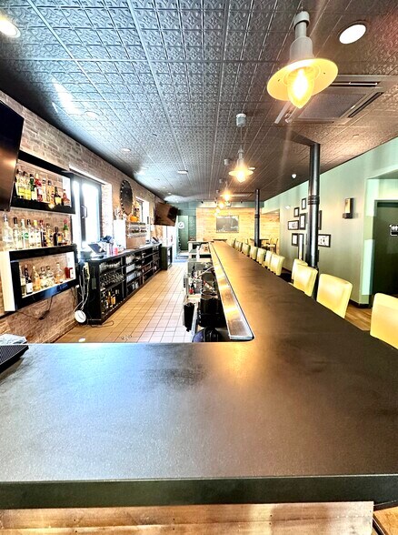 More Photos Of 64 Franklin St, Worcester Storefront Retail Residential For Lease