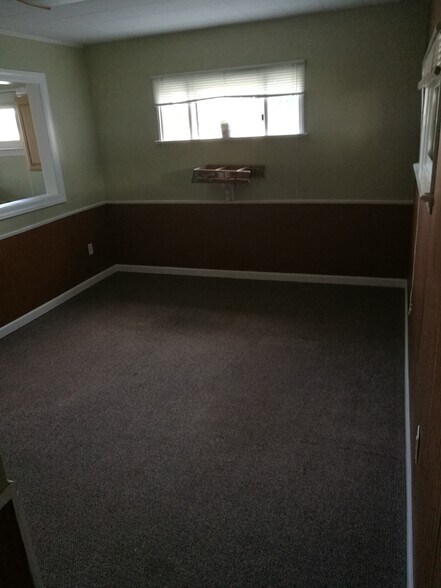 More Photos Of 1303 Veterans Hwy, Bristol Office For Sale