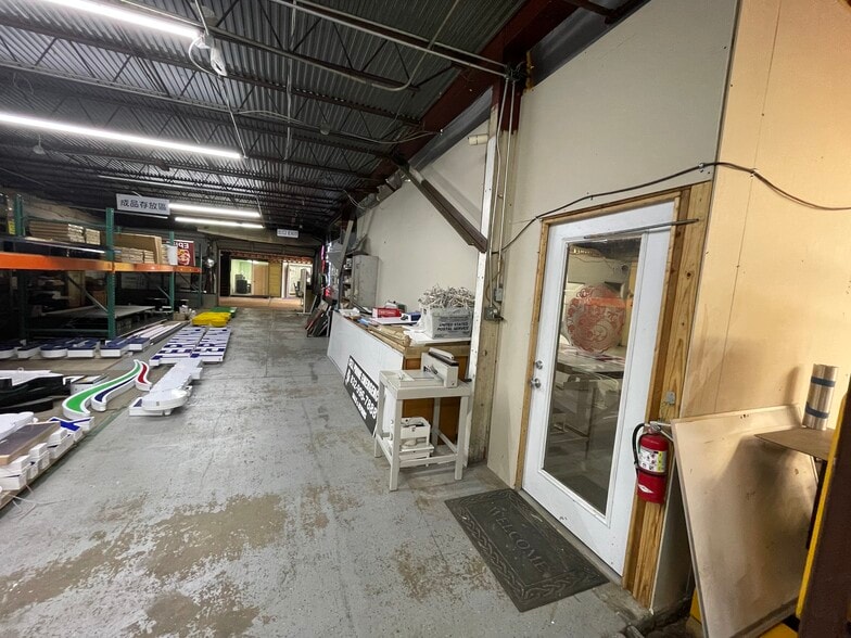 More Photos Of 7636 Clarewood Dr, Houston Industrial For Sale