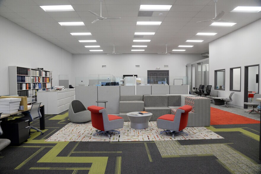 More Photos Of 830 Wilson Dr, Ridgeland Showroom For Lease