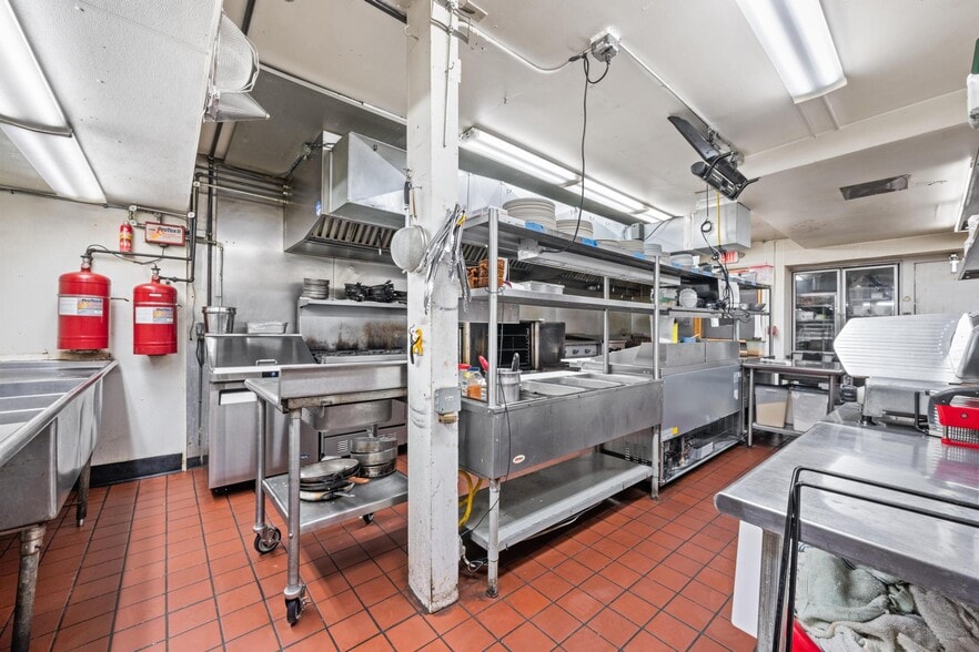 More Photos Of 31 Lakeside Dr, Harveys Lake Restaurant For Sale