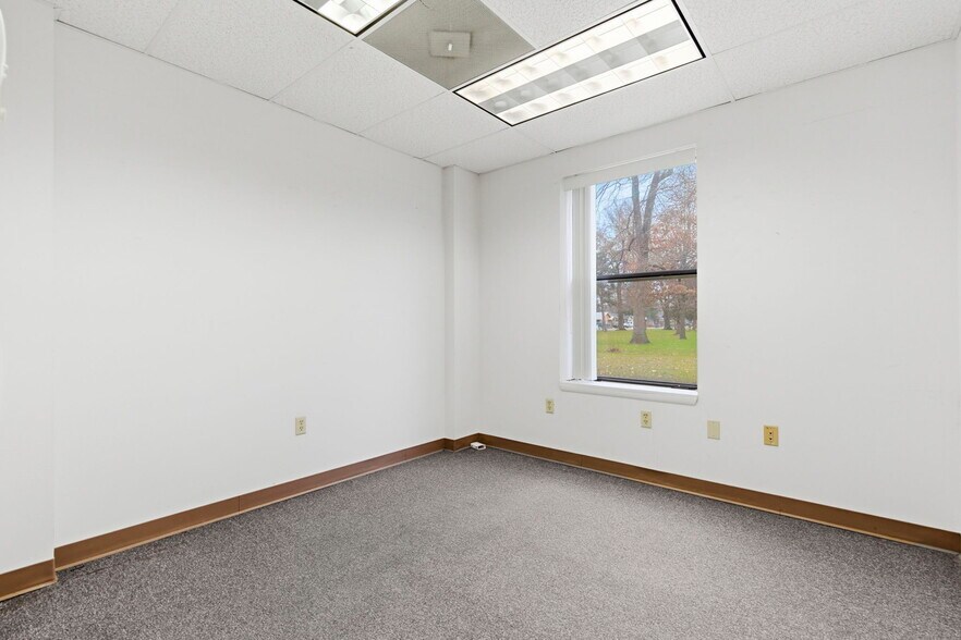 More Photos Of 718 N Martin St, East Prairie Office For Sale