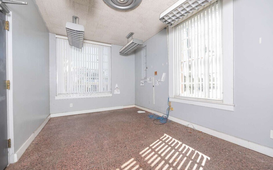 More Photos Of 400 S Ohio Ave, Live Oak Post Office For Sale