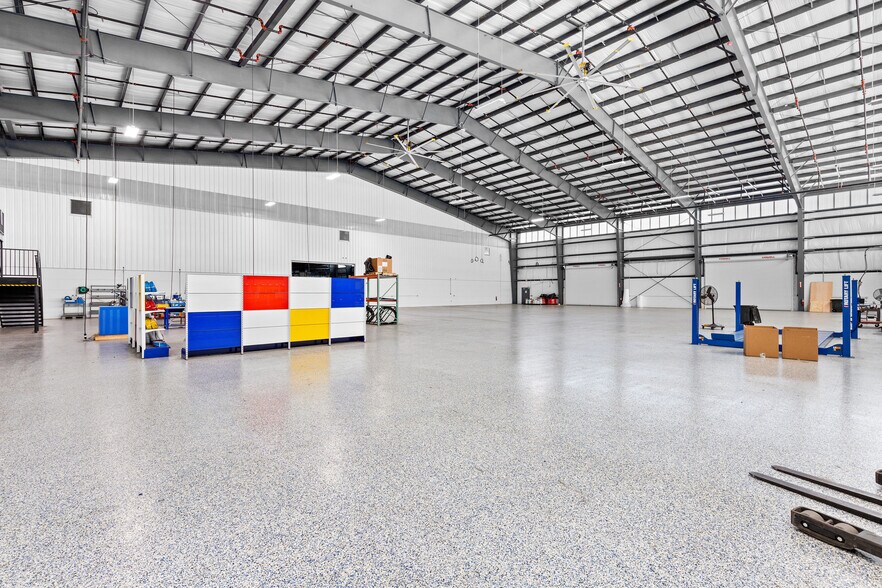 More Photos Of 350 Gus Hipp Blvd, Rockledge Warehouse For Lease